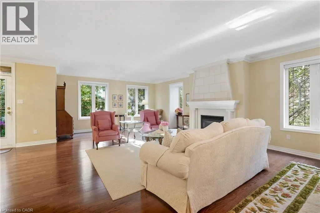 390 UPPER MIDDLE Road Unit# 301 #301
