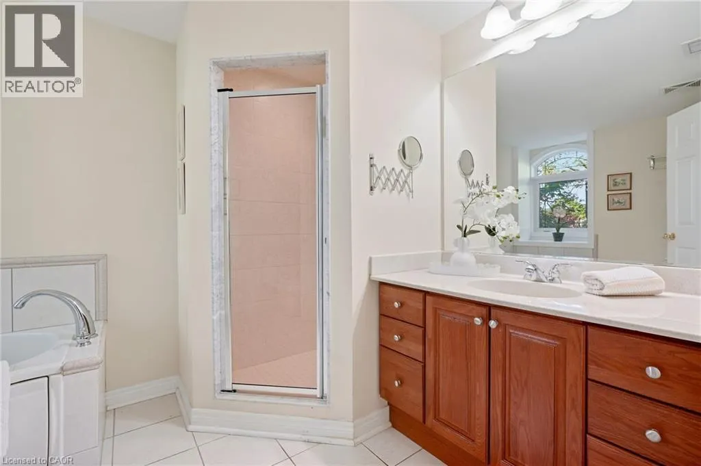 390 UPPER MIDDLE Road Unit# 301 #301