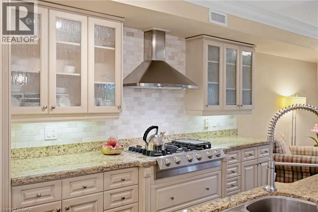 390 UPPER MIDDLE Road Unit# 301 #301