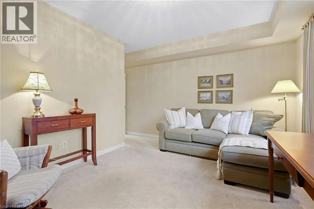 390 UPPER MIDDLE Road Unit# 301 #301