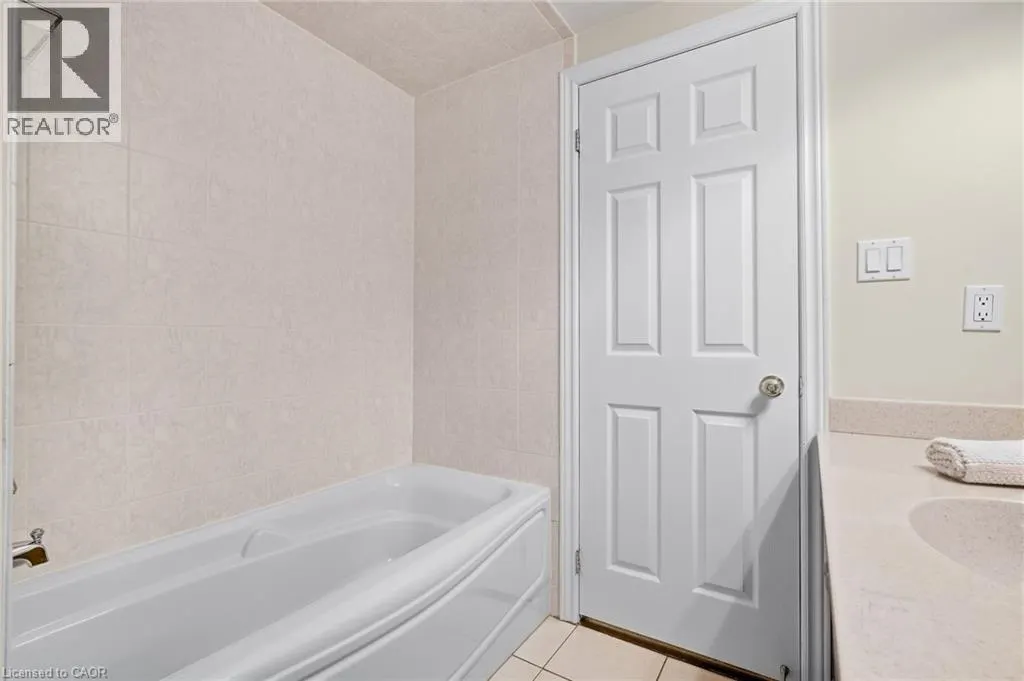 390 UPPER MIDDLE Road Unit# 301 #301