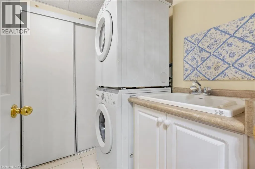 390 UPPER MIDDLE Road Unit# 301 #301