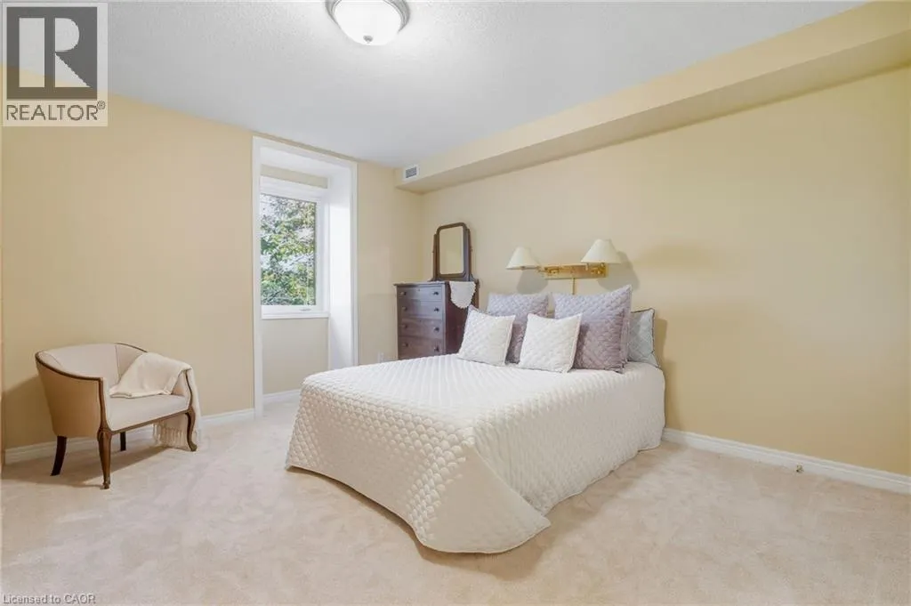390 UPPER MIDDLE Road Unit# 301 #301