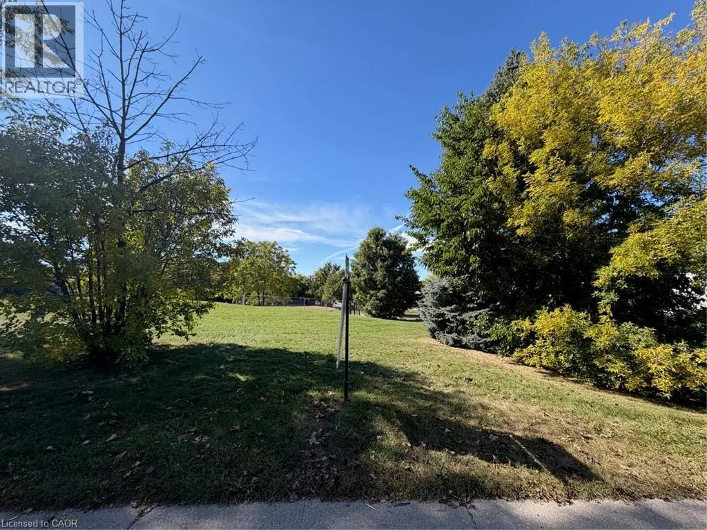 36 LAURIS Avenue