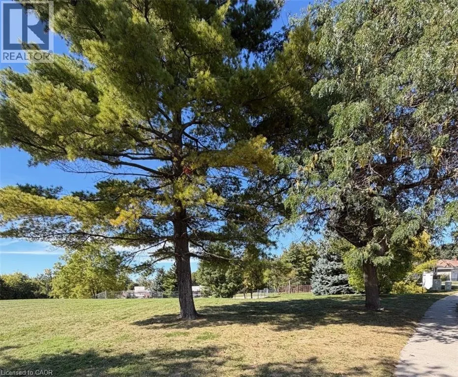 36 LAURIS Avenue