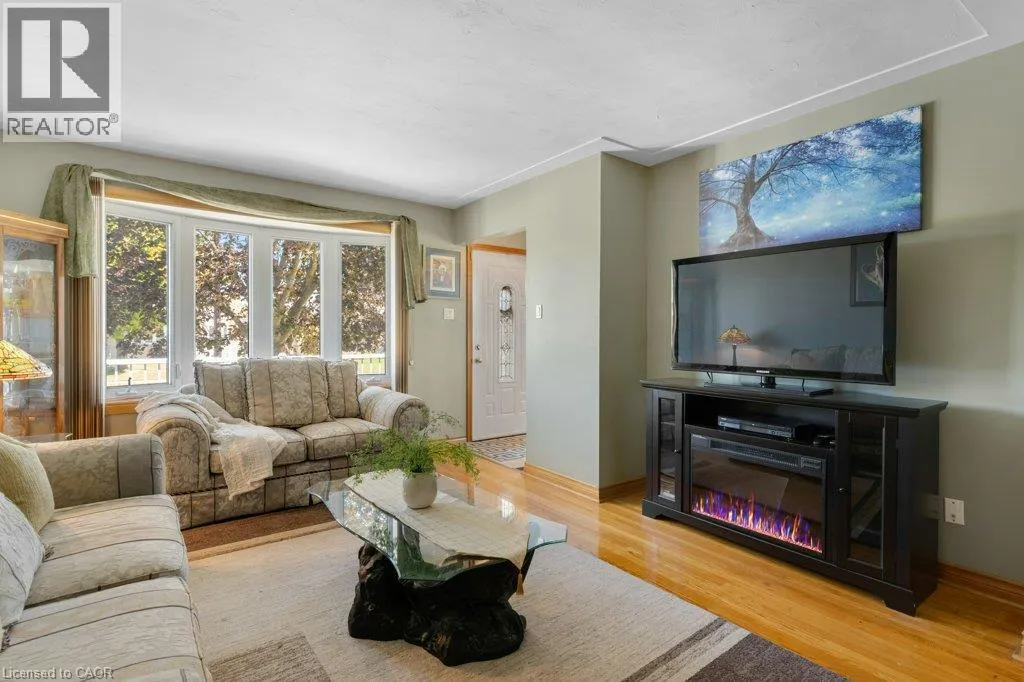 222 THUNDERBIRD Drive