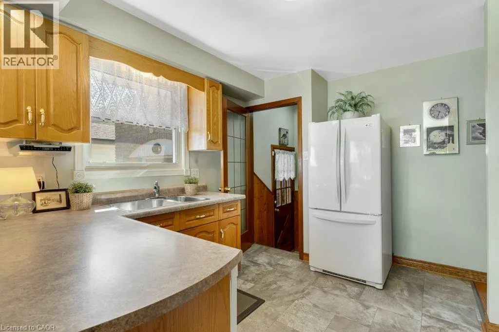 222 THUNDERBIRD Drive