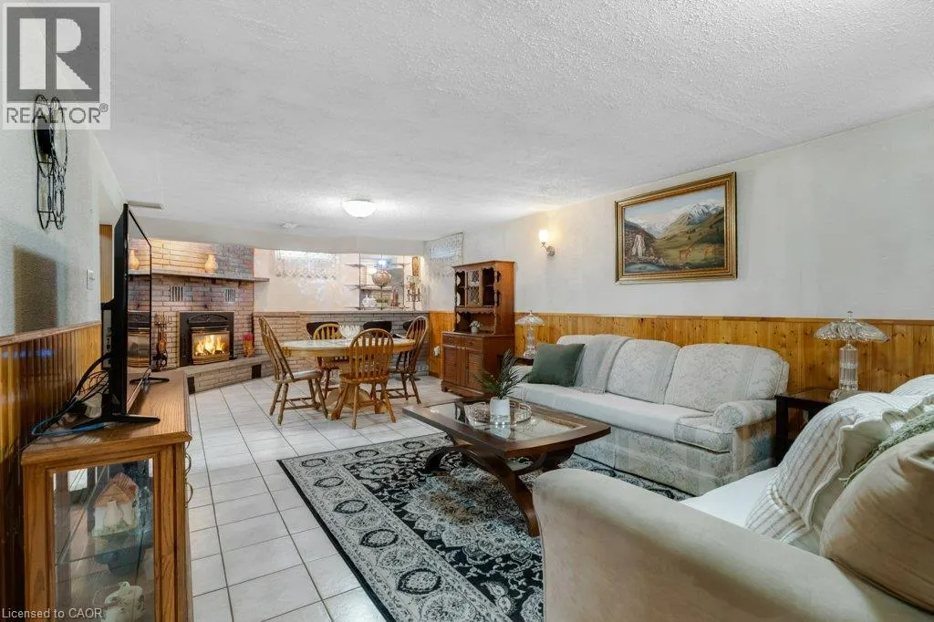 222 THUNDERBIRD Drive
