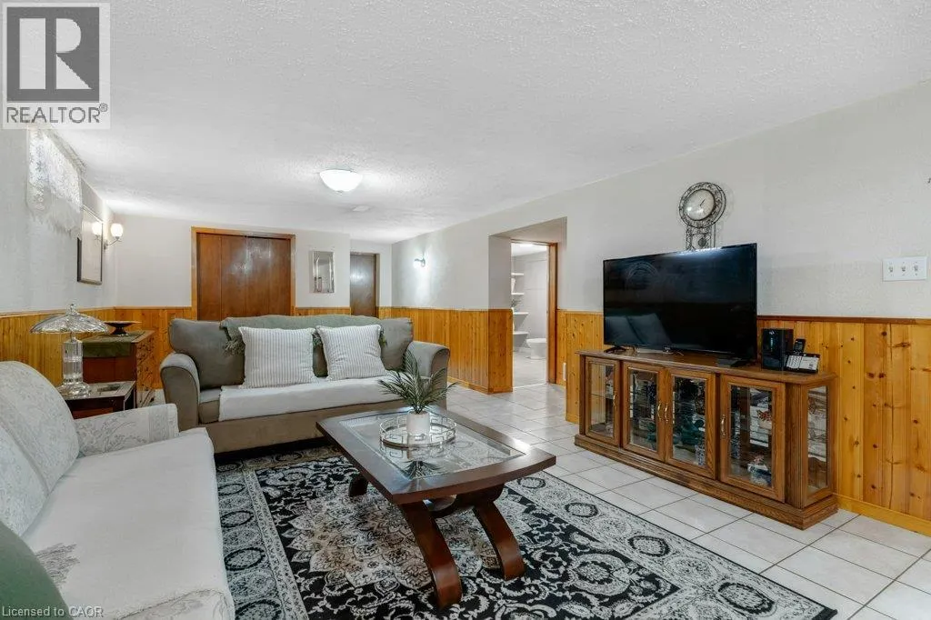 222 THUNDERBIRD Drive