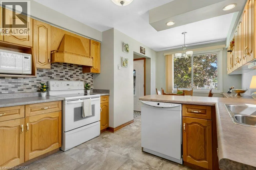 222 THUNDERBIRD Drive