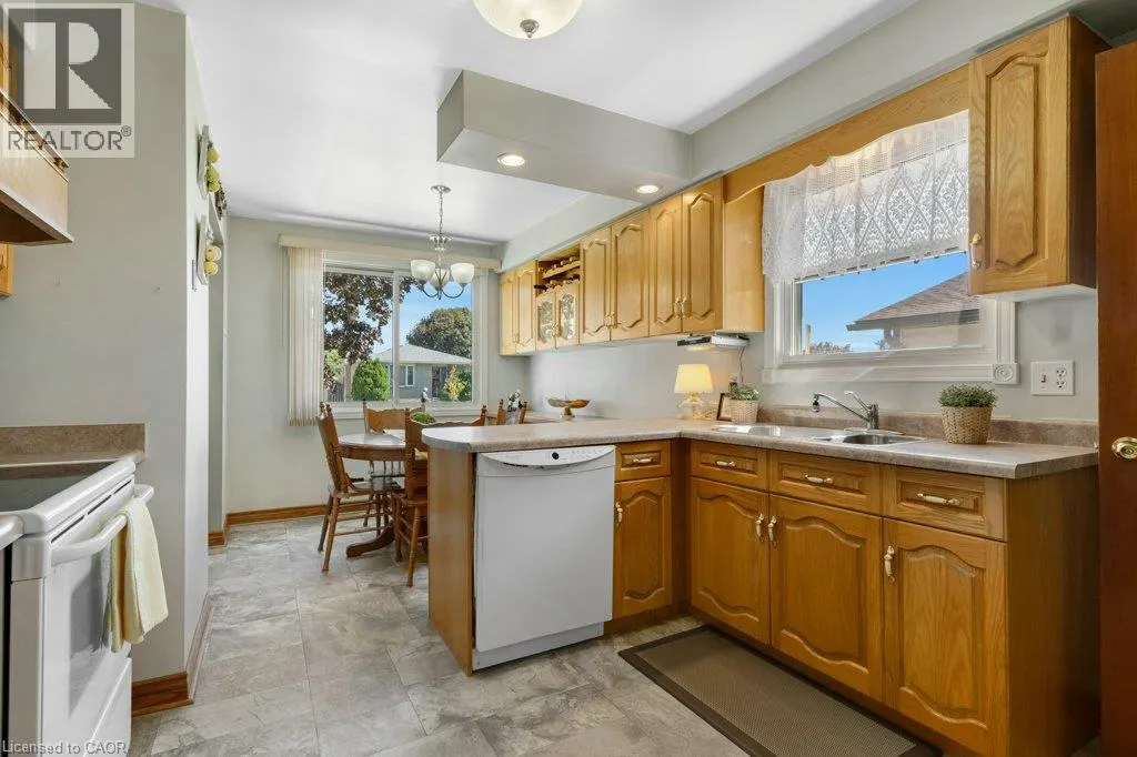 222 THUNDERBIRD Drive