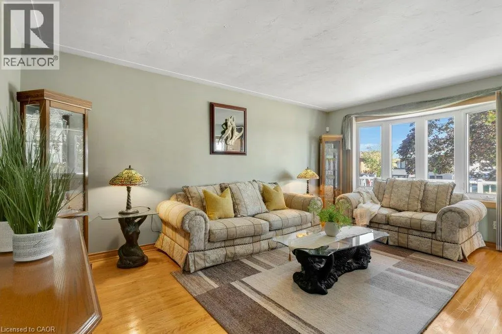 222 THUNDERBIRD Drive