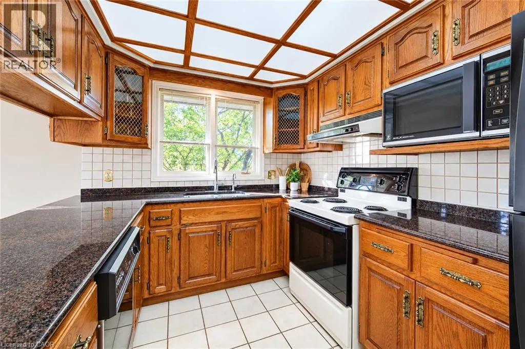 44 GREENSVIEW Drive