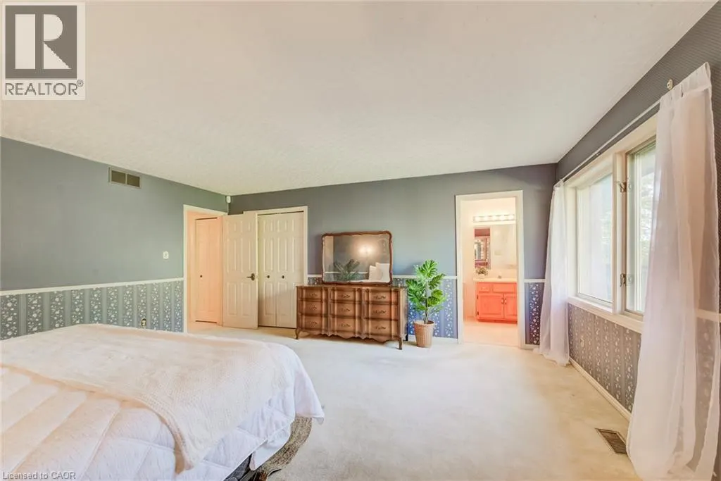 44 GREENSVIEW Drive