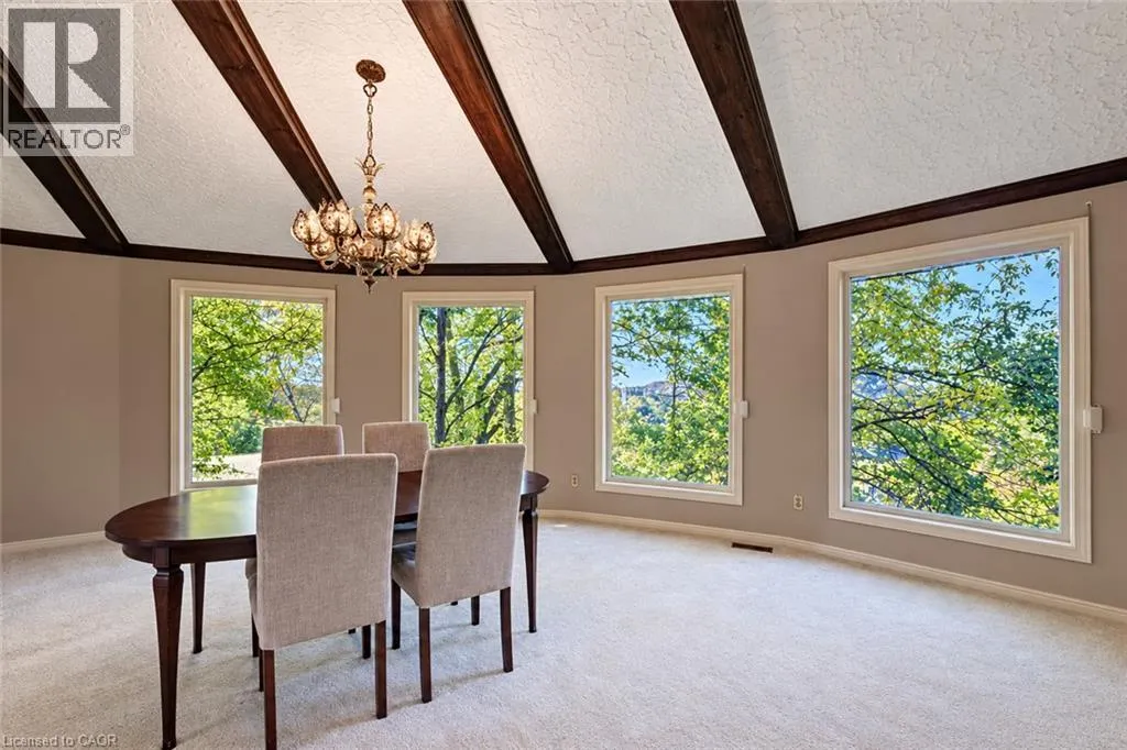 44 GREENSVIEW Drive