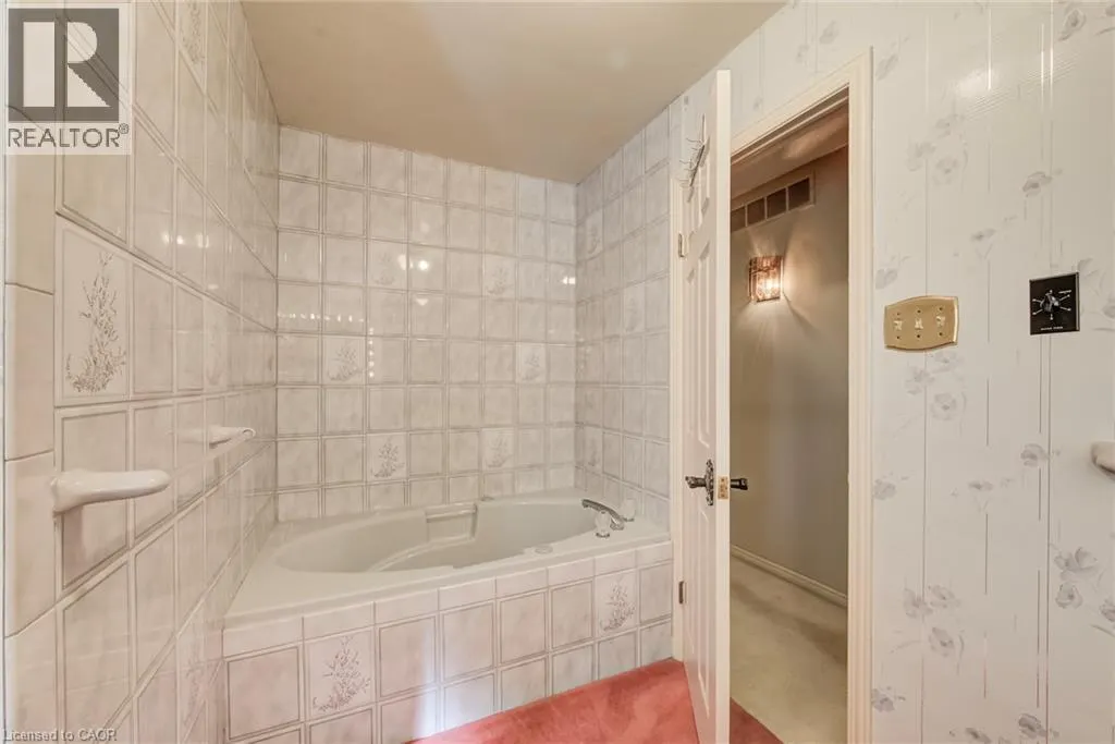 44 GREENSVIEW Drive