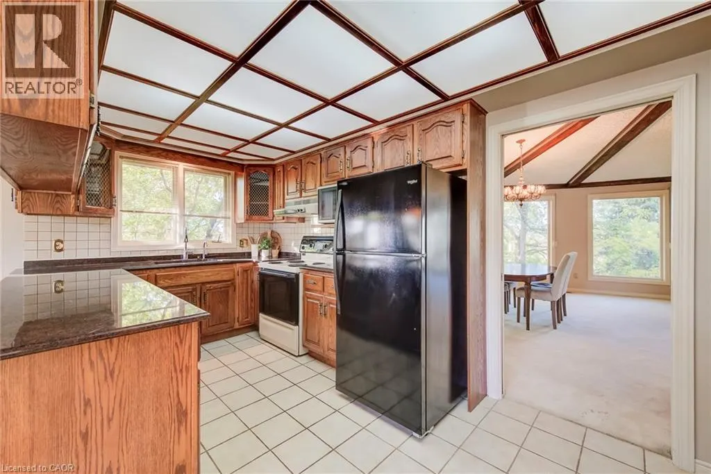 44 GREENSVIEW Drive