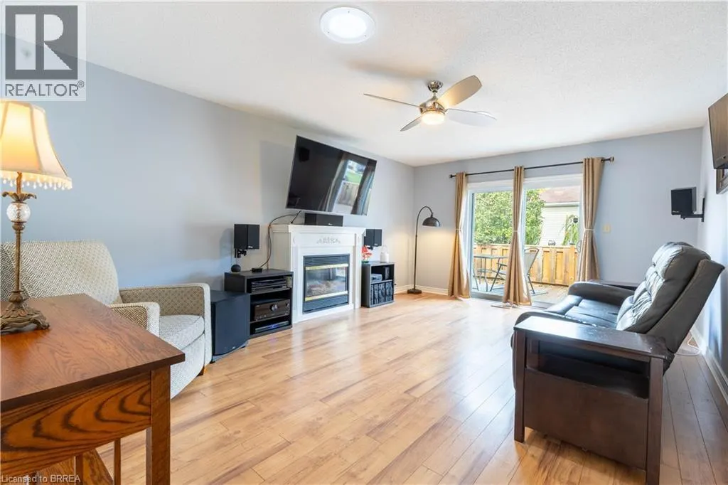 12 HAWKINS Crescent