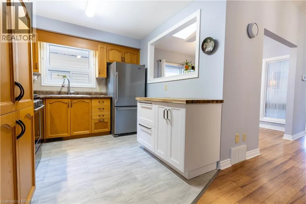12 HAWKINS Crescent