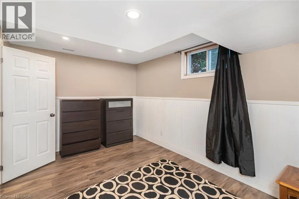 714 CROSS Street W