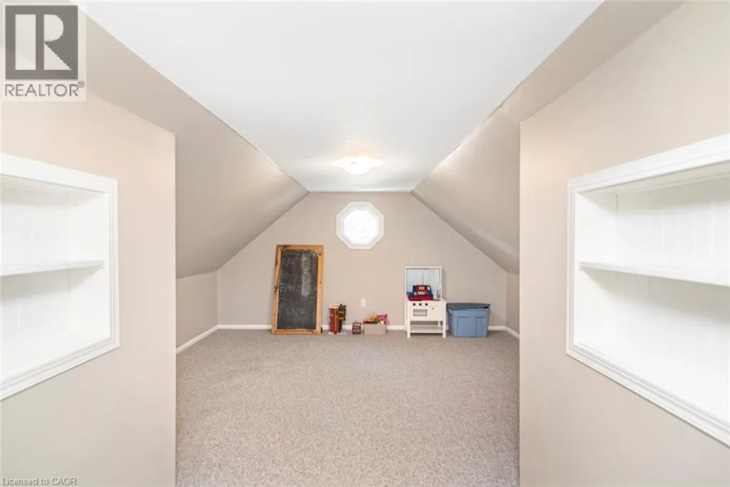 714 CROSS Street W