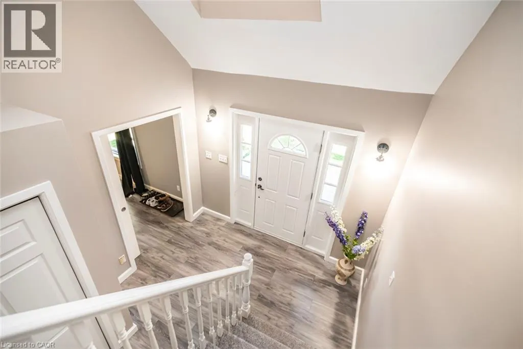 714 CROSS Street W