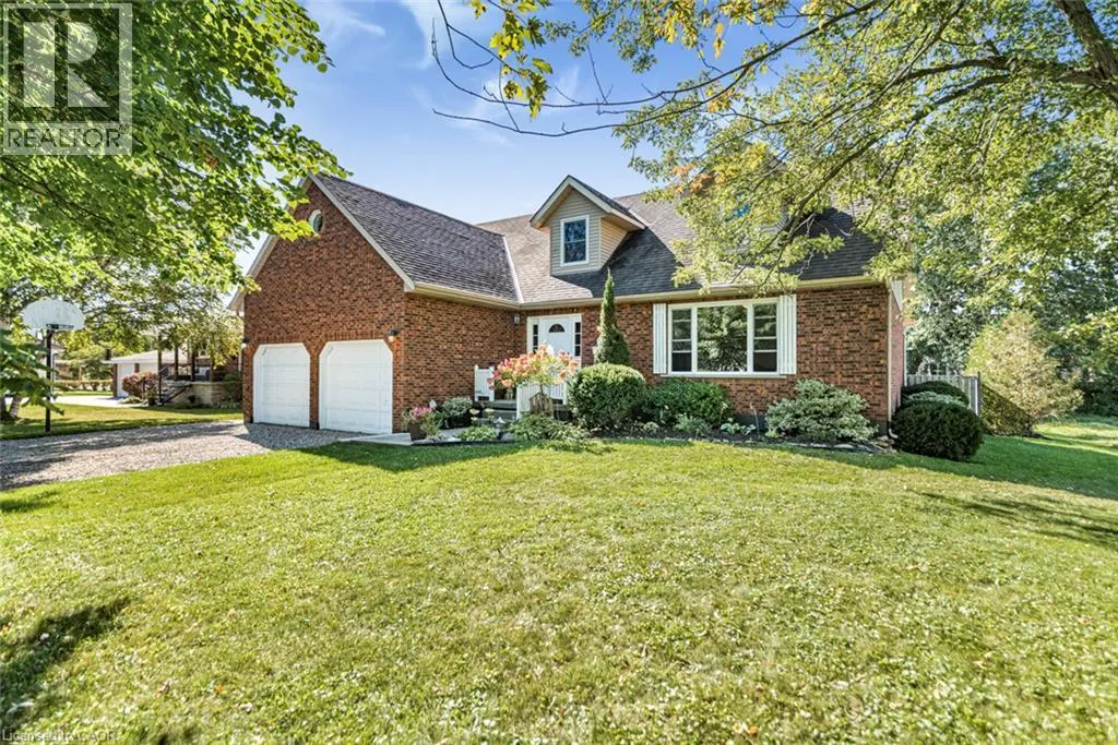 714 CROSS Street W