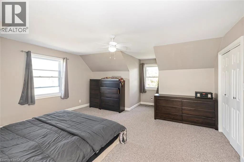 714 CROSS Street W