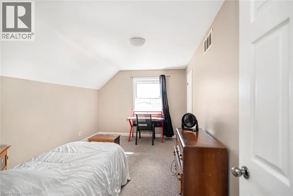 714 CROSS Street W