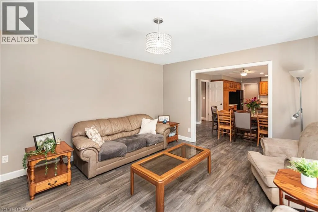 714 CROSS Street W