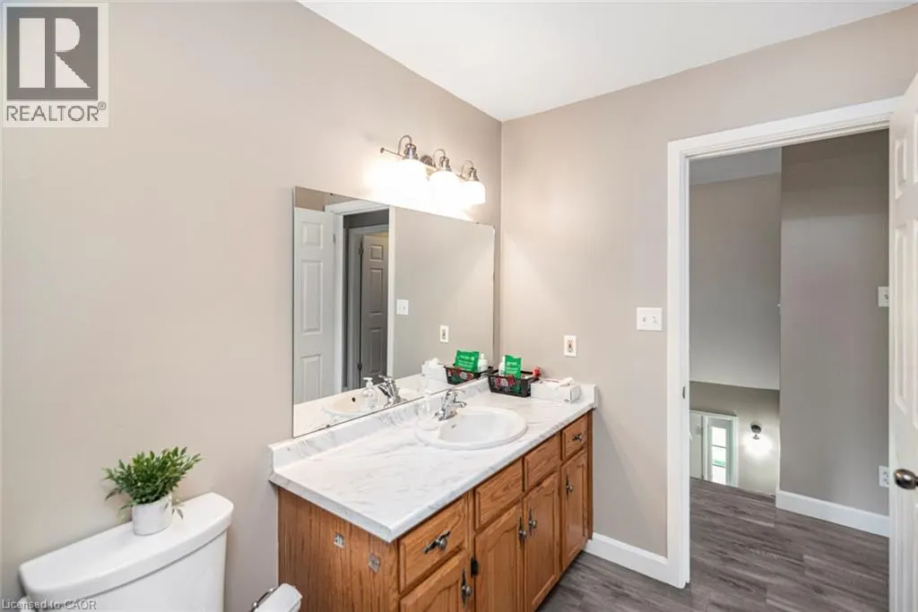 714 CROSS Street W