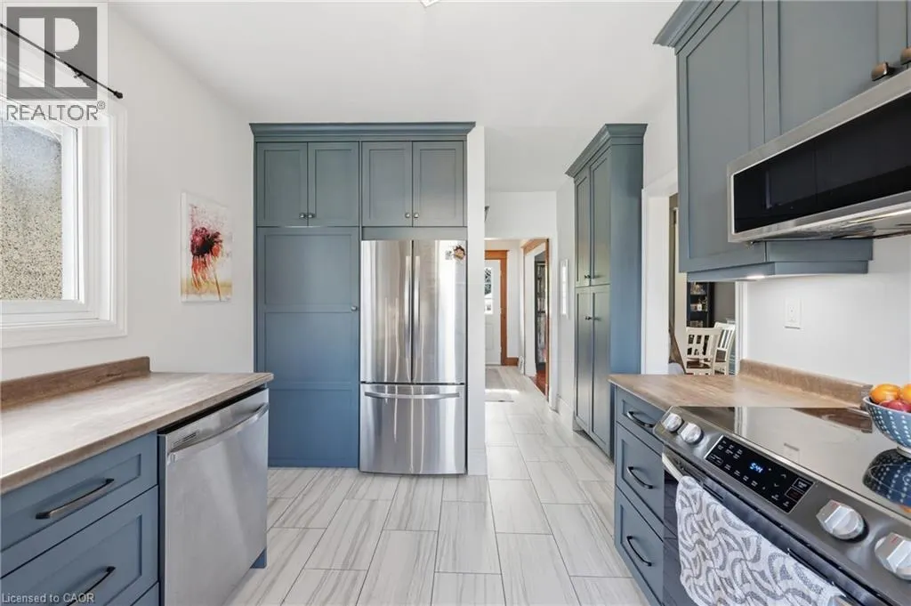 52 BERRYMAN Avenue