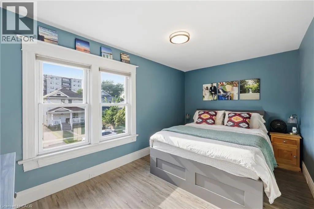 52 BERRYMAN Avenue