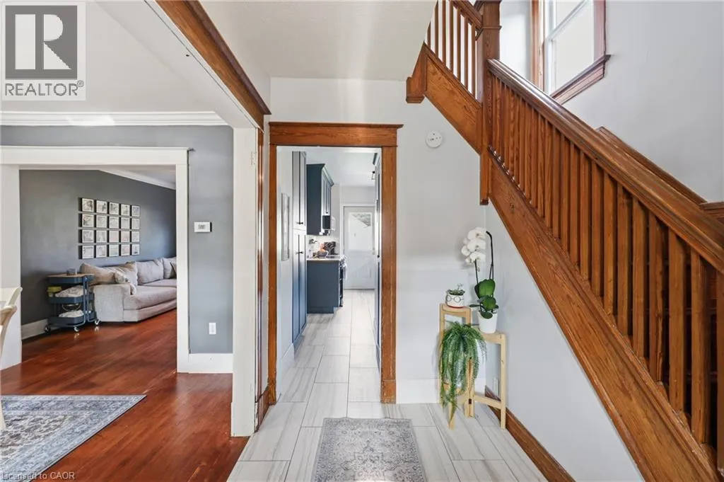52 BERRYMAN Avenue