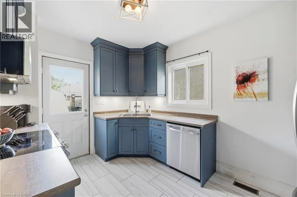 52 BERRYMAN Avenue