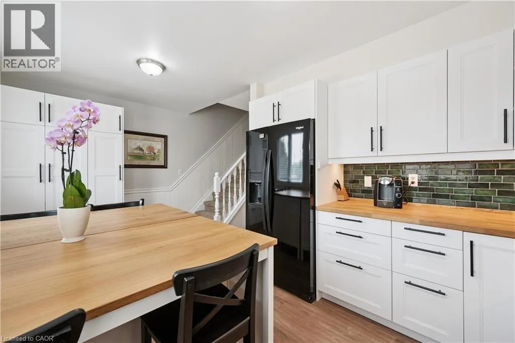 38 HARRIS Avenue Unit# A #A