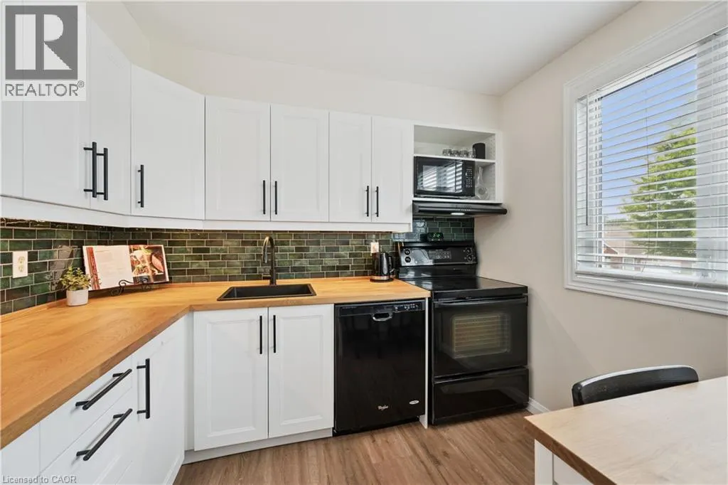 38 HARRIS Avenue Unit# A #A