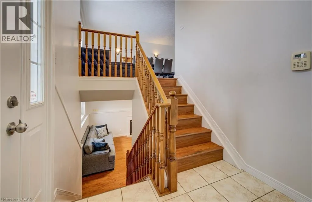 271 COLLEGE Street W