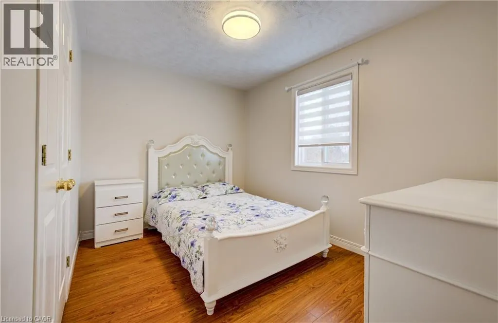 271 COLLEGE Street W