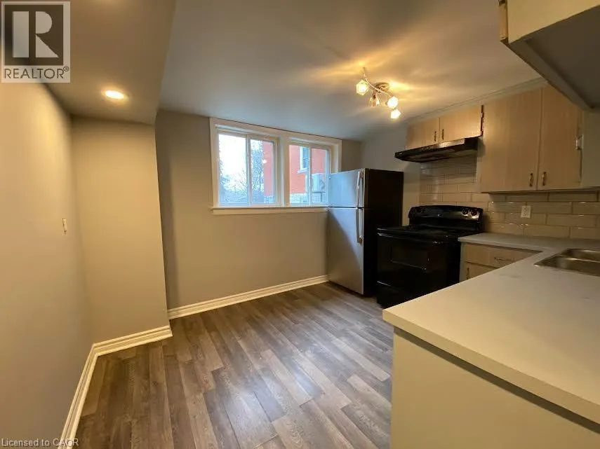 192 ALLEN Street E Unit# 1 #1
