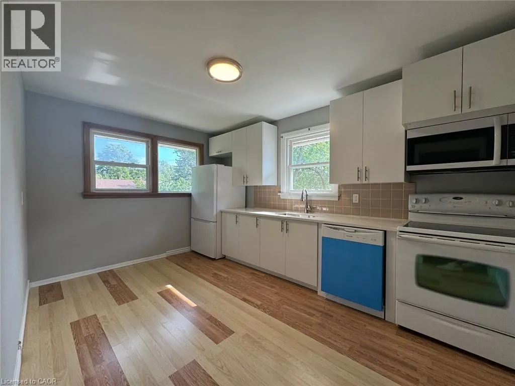 192 ALLEN Street E Unit# 3 #3