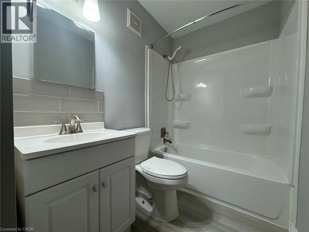 192 ALLEN Street E Unit# 3 #3