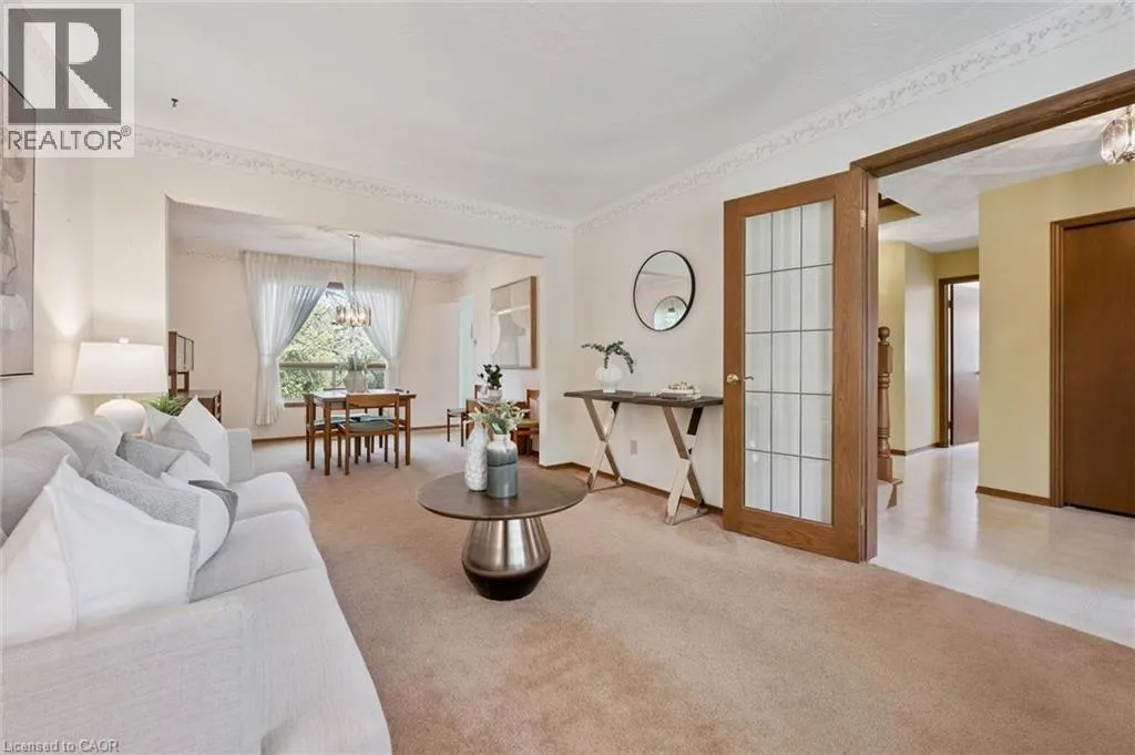 42 MITTON Place