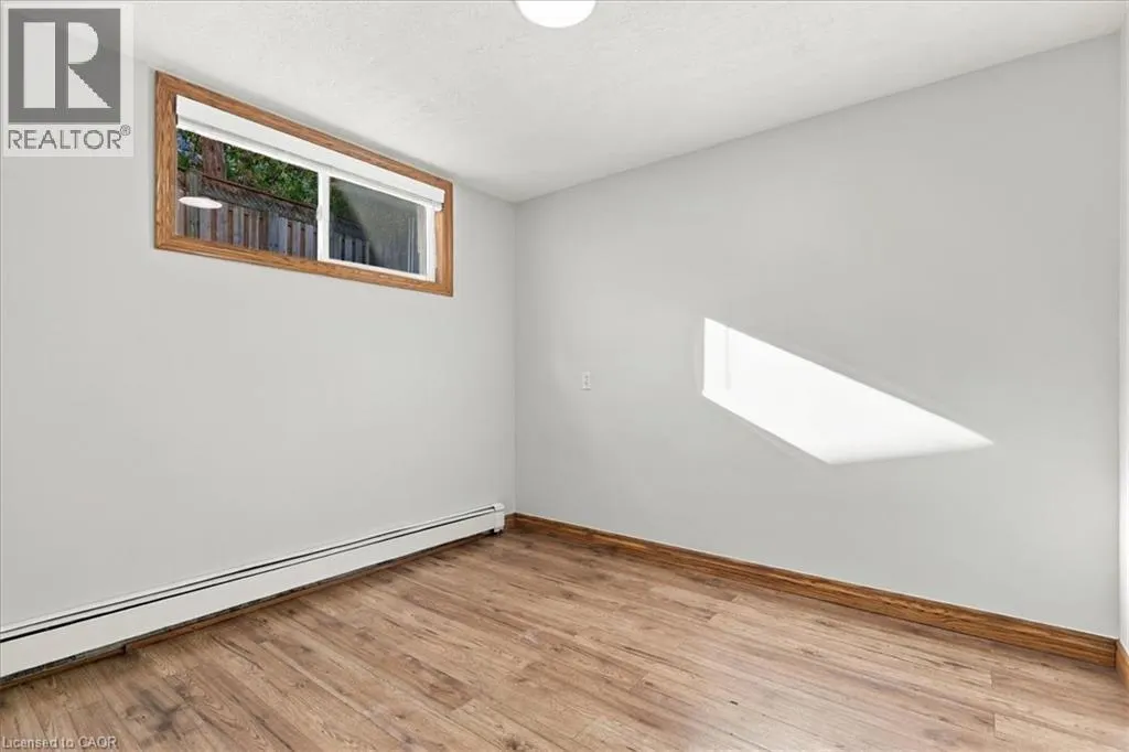 115 ROXBOROUGH Avenue