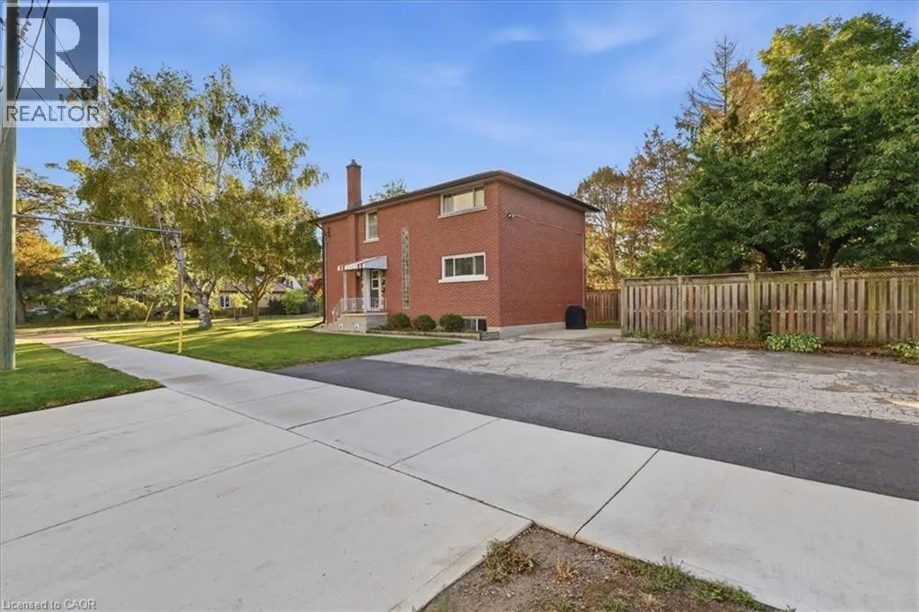115 ROXBOROUGH Avenue