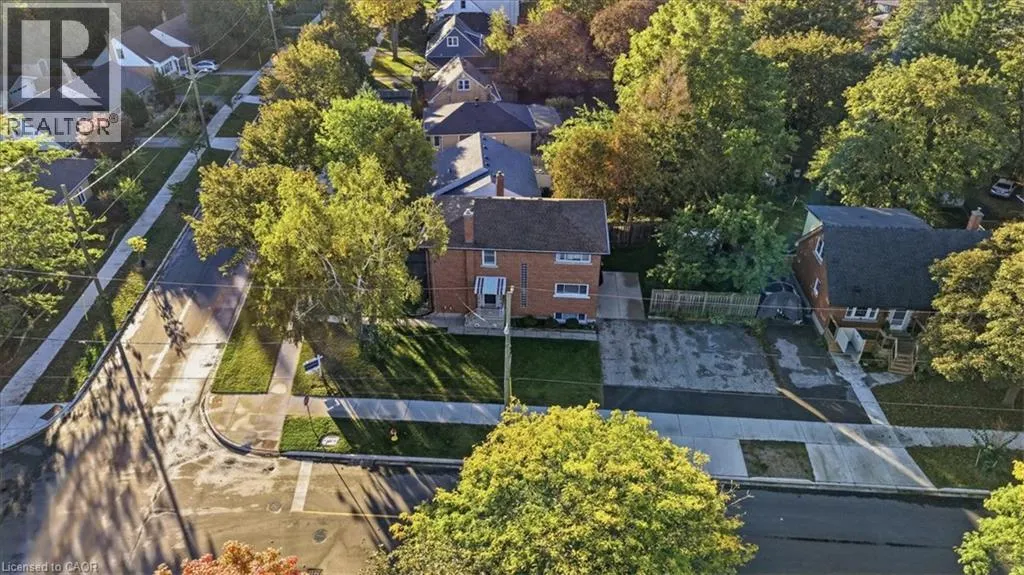 115 ROXBOROUGH Avenue