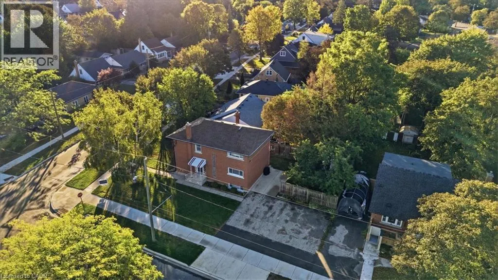 115 ROXBOROUGH Avenue