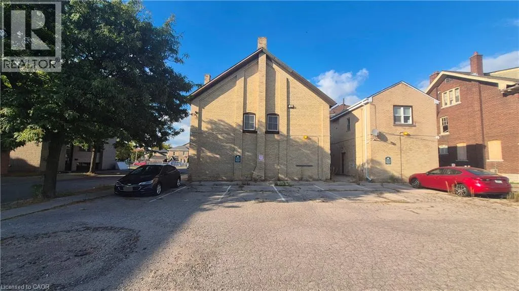 35 WELLINGTON Street Unit# 2U #2U