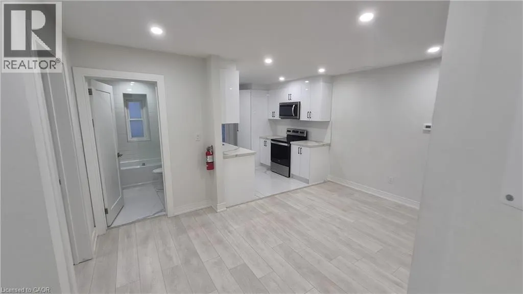 35 WELLINGTON Street Unit# 2U #2U