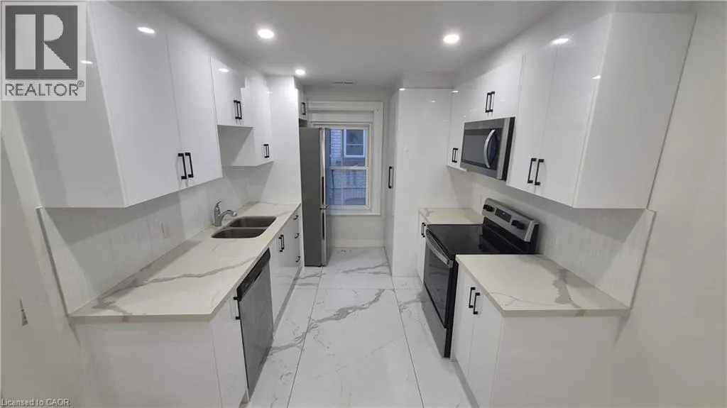 35 WELLINGTON Street Unit# 2U #2U